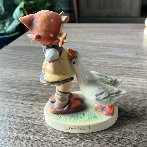 Vintage Goebel Hummel (goose girl) - Picture 4 of 7